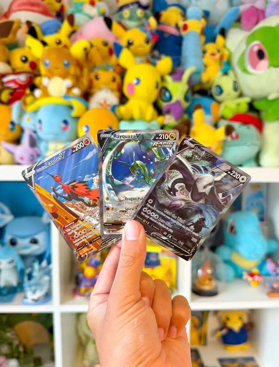 初代151卡牌+立体手办的组合要被抢疯了