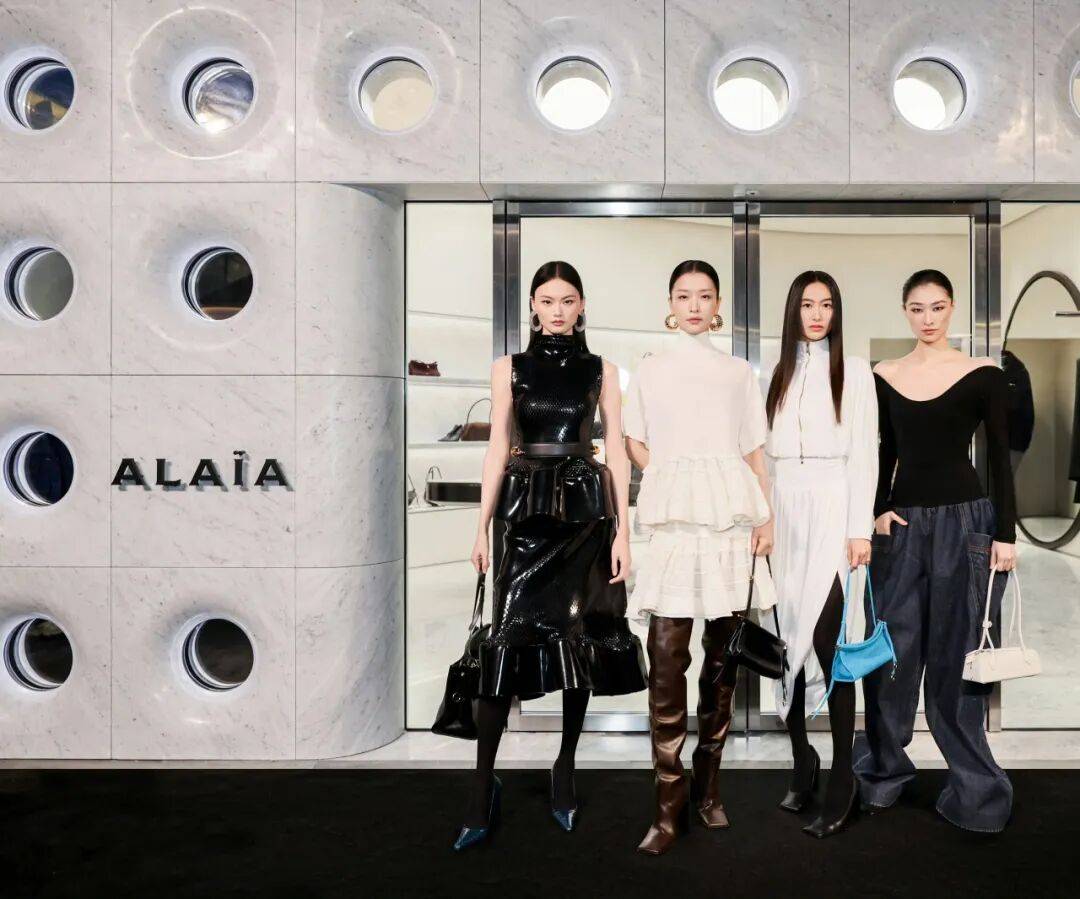 新揭幕初雪和白色花瓣好像有点配pg电子试玩平台北京迪奥之家全