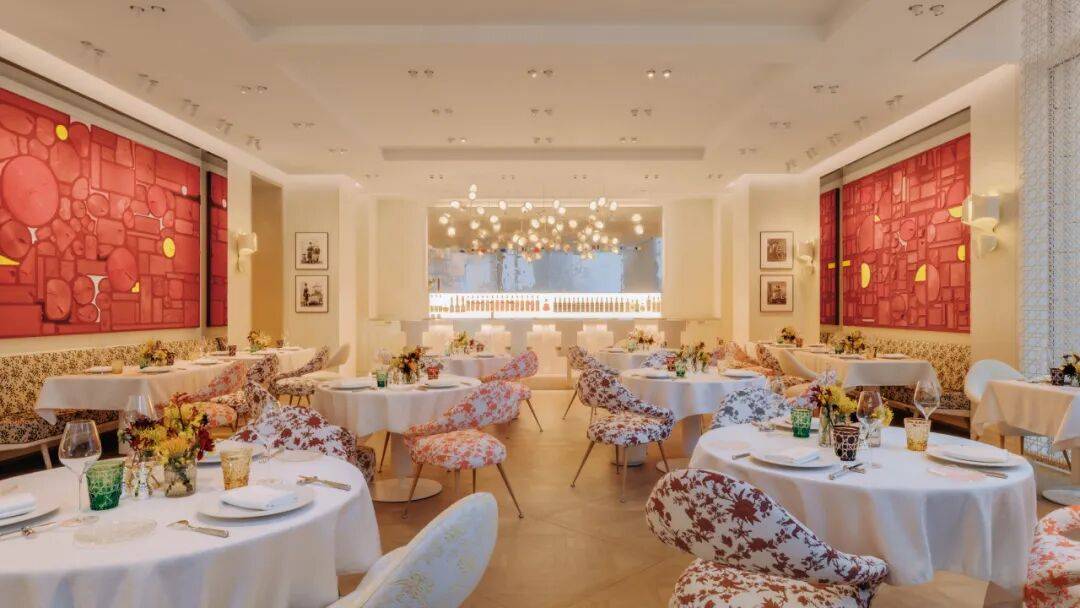 新揭幕初雪和白色花瓣好像有点配pg电子试玩平台北京迪奥之家全(图4)