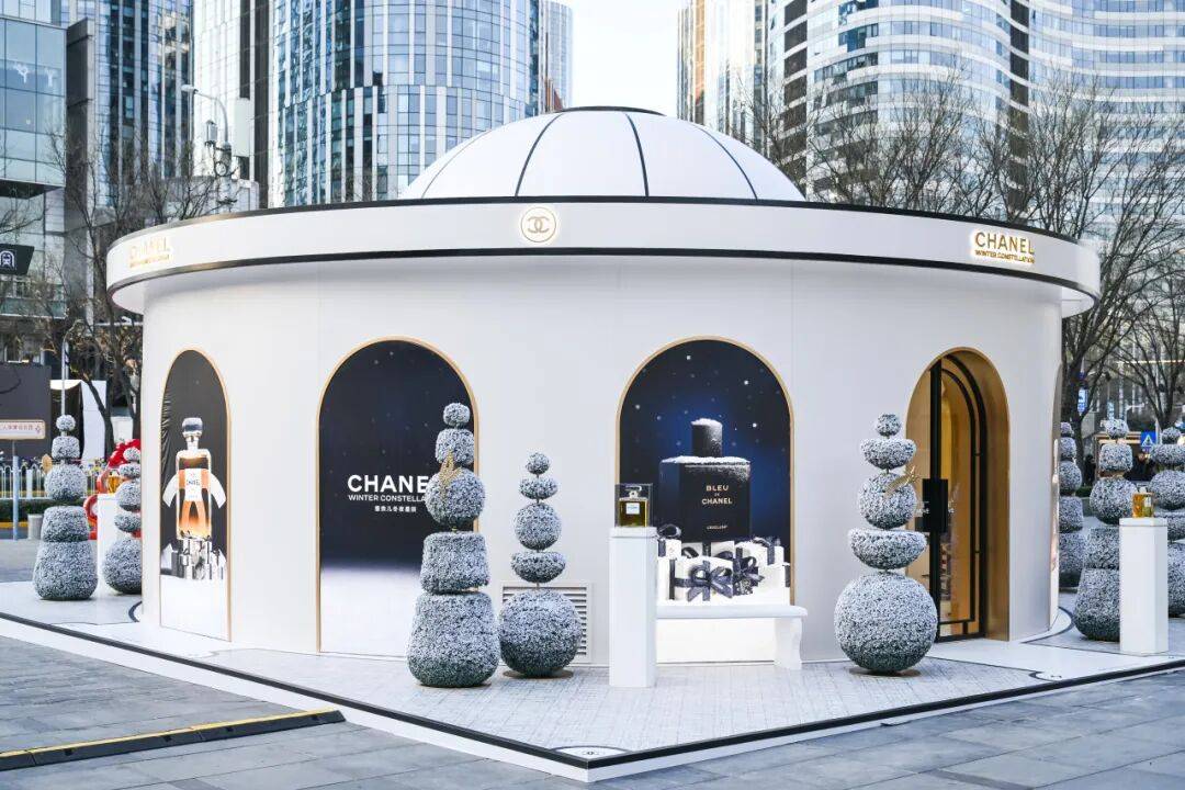 新揭幕初雪和白色花瓣好像有点配pg电子试玩平台北京迪奥之家全(图12)