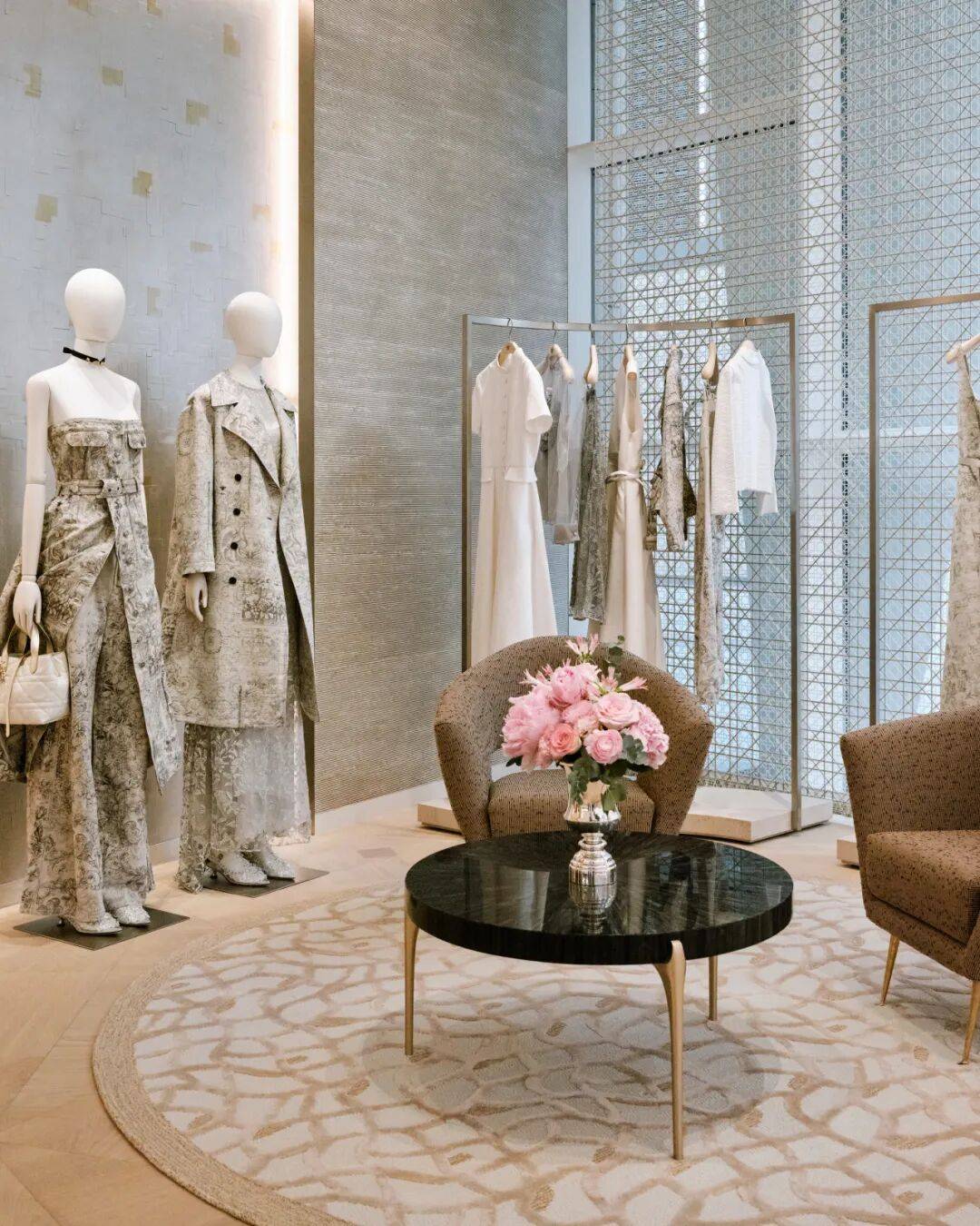 新揭幕初雪和白色花瓣好像有点配pg电子试玩平台北京迪奥之家全(图27)