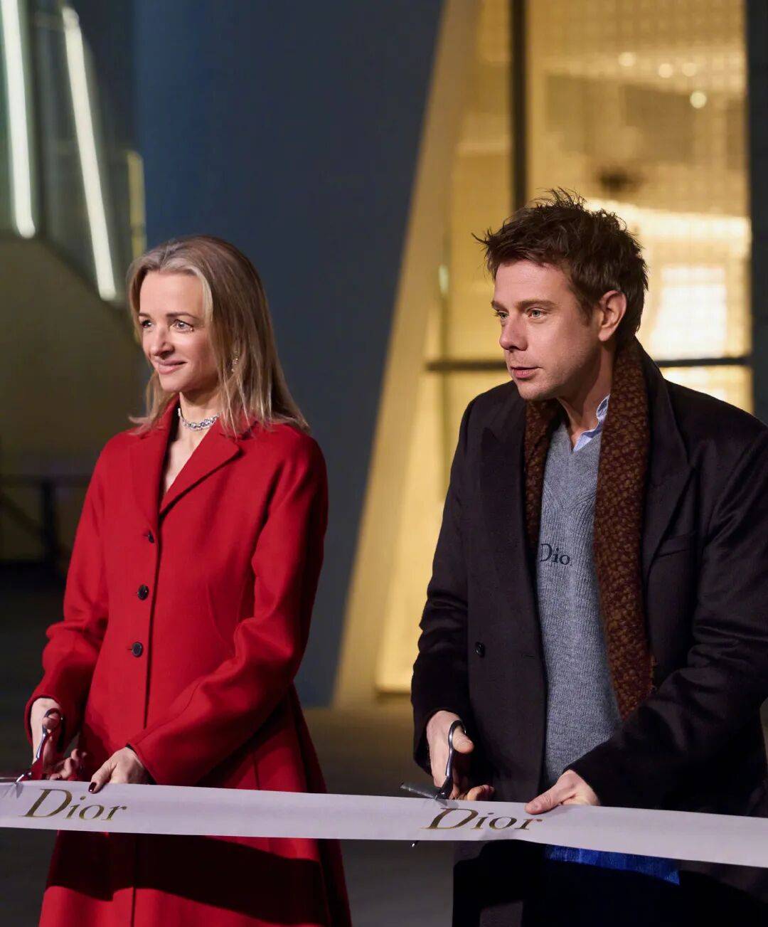 新揭幕初雪和白色花瓣好像有点配pg电子试玩平台北京迪奥之家全(图33)